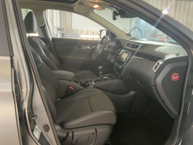 Nissan Qashqai 1.6 dCi Tekna 4x4 2015 – снимка 17