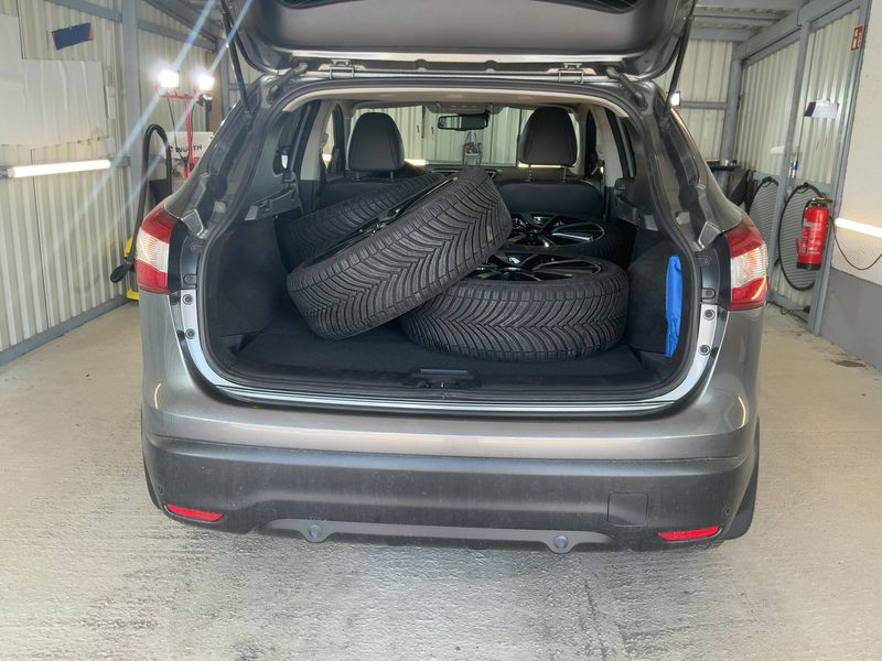 Nissan Qashqai 1.6 dCi Tekna 4x4 2015 – снимка 16