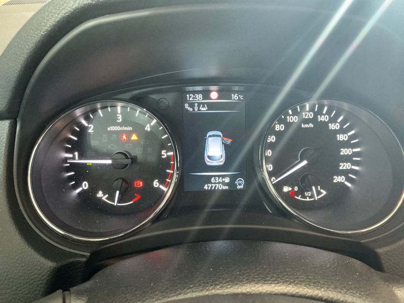 Nissan Qashqai 1.6 dCi Tekna 4x4 2015 – снимка 19