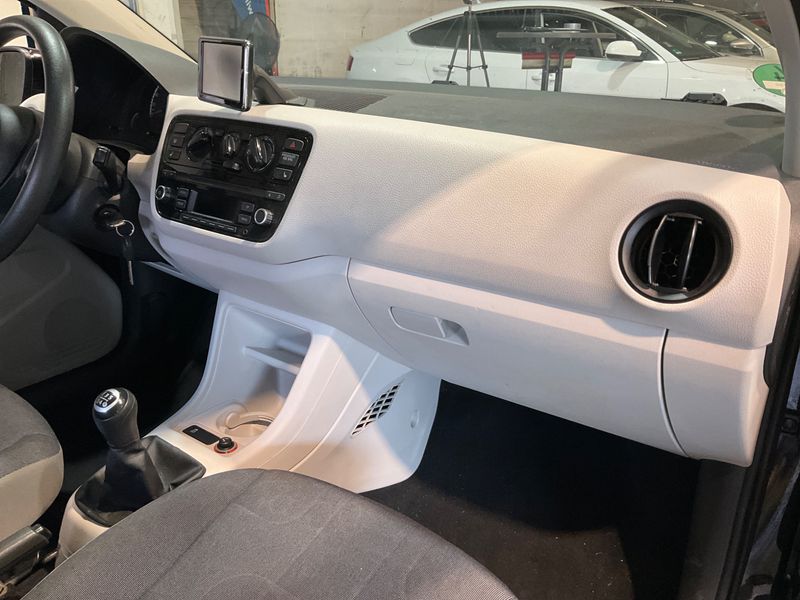 Volkswagen up! 1.0 Move up! 2014 – снимка 26