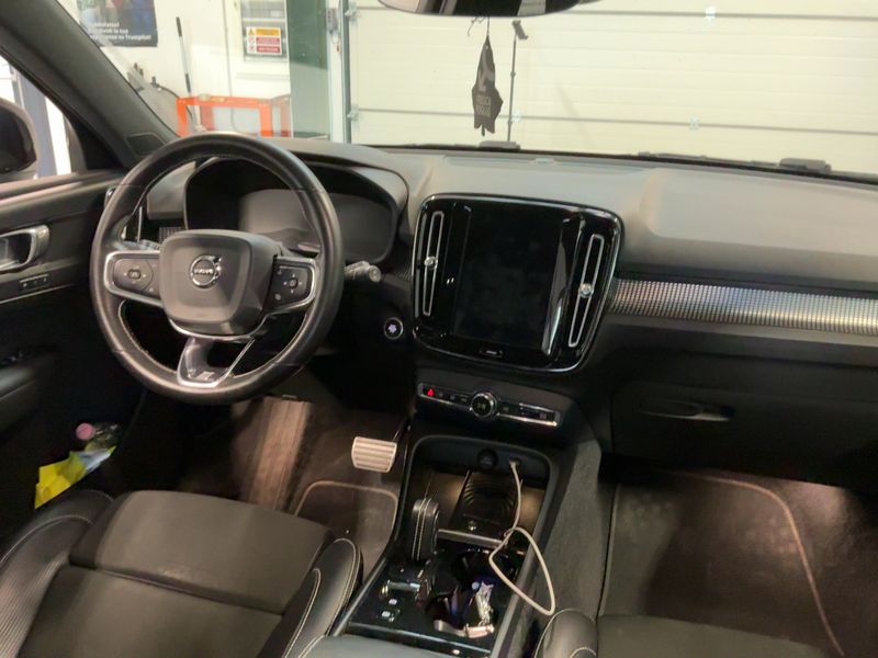 Volvo XC40 2.0 D4 R-Design AWD 2018 – снимка 17