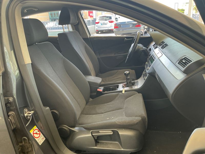 Volkswagen Passat 1.6 TDI Comfortline BlueMotion Tech 2010 – снимка 16