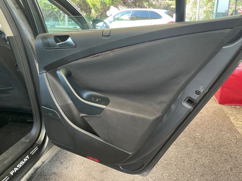 Volkswagen Passat 1.6 TDI Comfortline BlueMotion Tech 2010 – снимка 24
