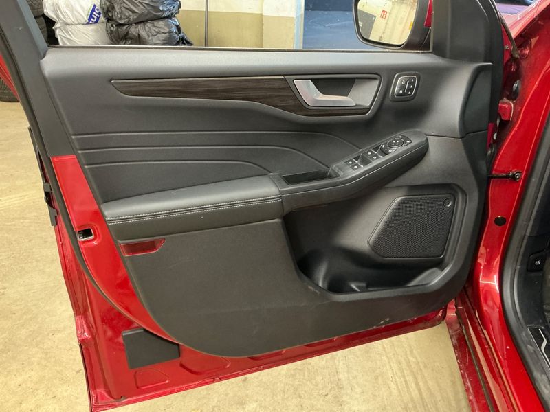 Ford Kuga 2.5 Plug-in Hybrid Vignale 2022 – снимка 26