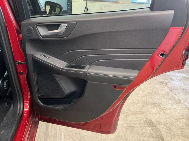 Ford Kuga 2.5 Plug-in Hybrid Vignale 2022 – снимка 24