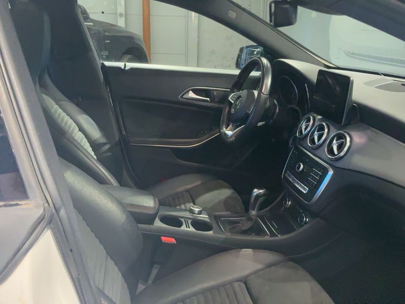 Mercedes-Benz CLA-Klasse CLA 180 AMG Line 2016 – снимка 17