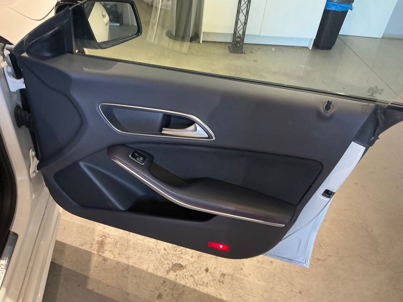 Mercedes-Benz CLA-Klasse CLA 180 AMG Line 2016 – снимка 25