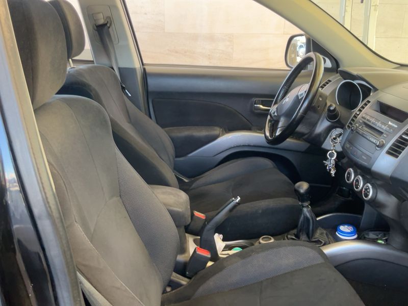 Mitsubishi Outlander 2.0 DI-D Intense Plus 2007 – снимка 16