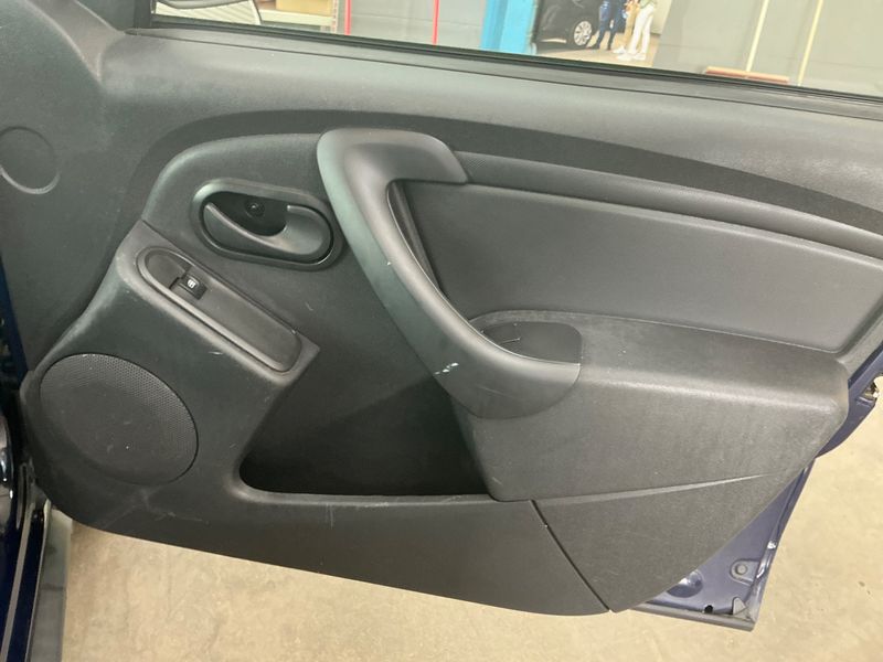 Dacia Duster 1.6 Essentiel 4x2 2015 – снимка 27