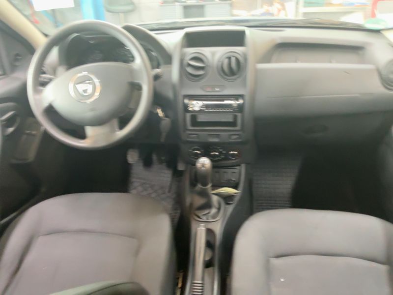 Dacia Duster 1.6 Essentiel 4x2 2015 – снимка 18