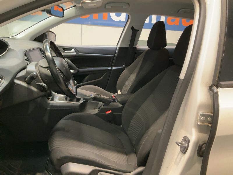 Peugeot 308 1.6 Blue-HDi Active 2015 – снимка 11