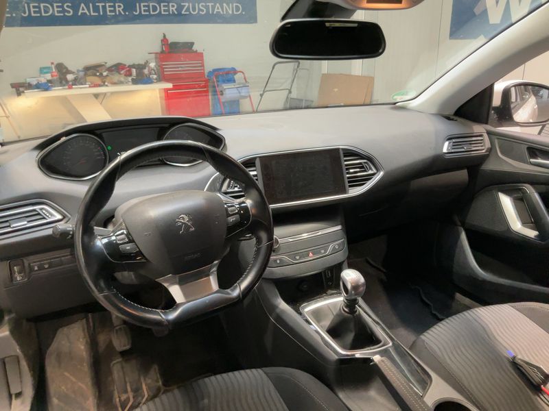 Peugeot 308 1.6 Blue-HDi Active 2015 – снимка 12