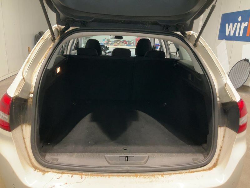 Peugeot 308 1.6 Blue-HDi Active 2015 – снимка 10