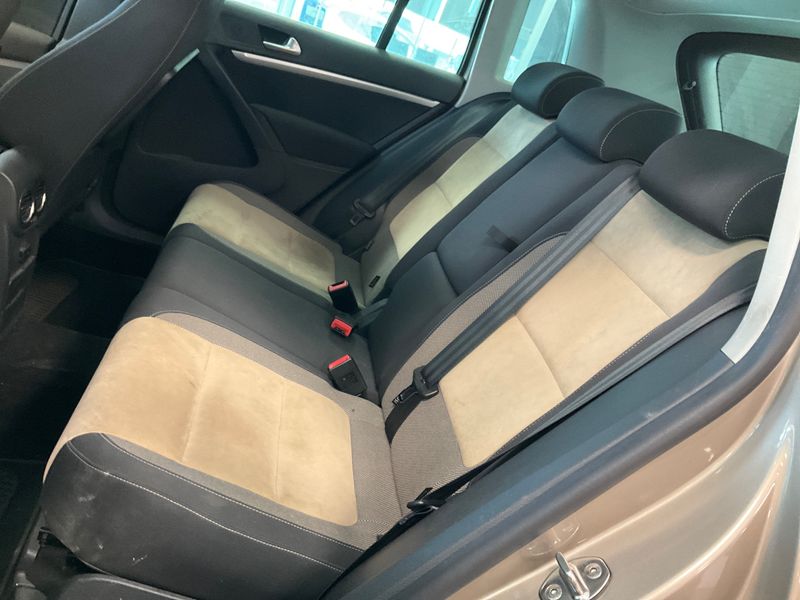 Volkswagen Tiguan 2.0 TDI Sport & Style 4Motion 2015 – снимка 32