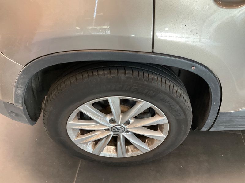 Volkswagen Tiguan 2.0 TDI Sport & Style 4Motion 2015 – снимка 24