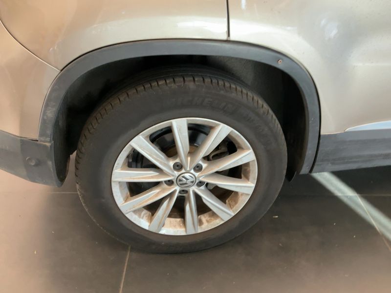 Volkswagen Tiguan 2.0 TDI Sport & Style 4Motion 2015 – снимка 9