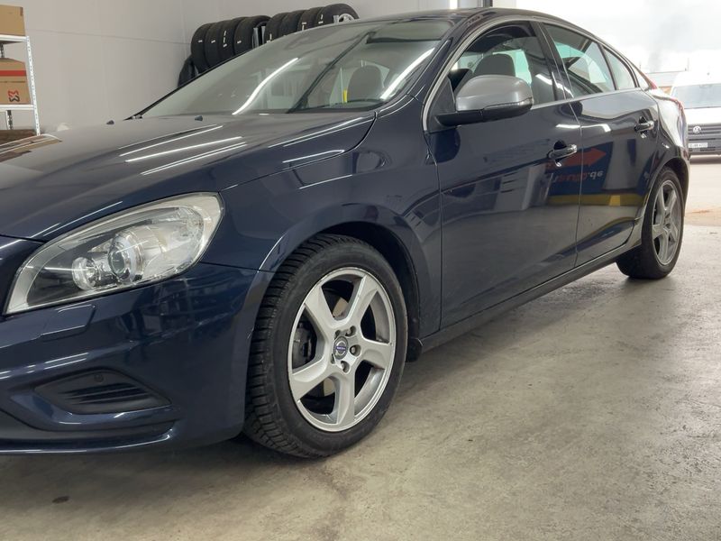 Volvo S60 1.6 D2 R-Design 2013 – снимка 2