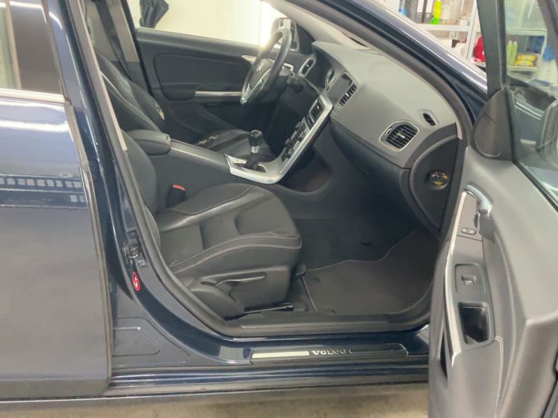 Volvo S60 1.6 D2 R-Design 2013 – снимка 17