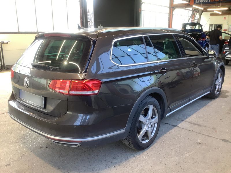 Volkswagen Passat Alltrack 2.0 TSI 4Motion BlueMotion Tech 2017 – снимка 8