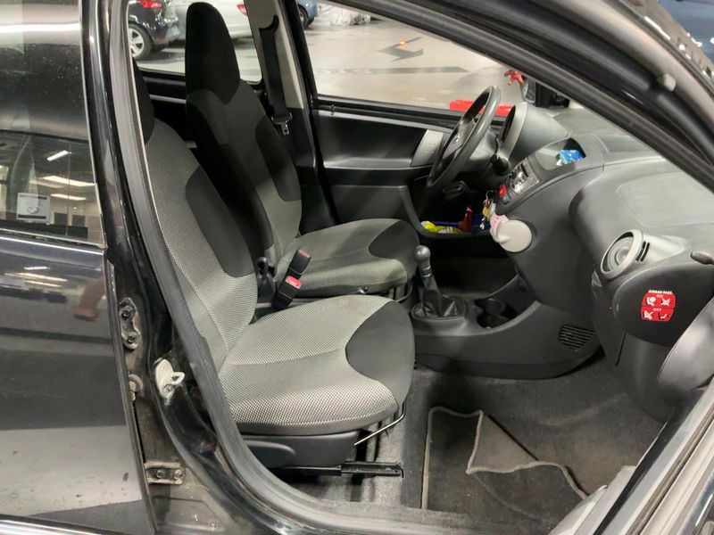 Toyota Aygo 1.0 VVT-i Dynamic 2012 – снимка 16