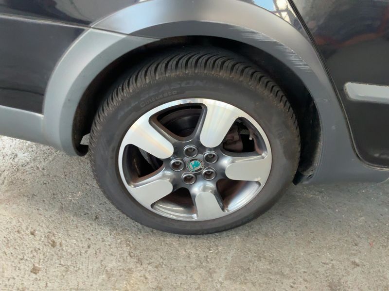 Skoda Octavia 2.0 TDI Scout 4x4 2011 – снимка 9