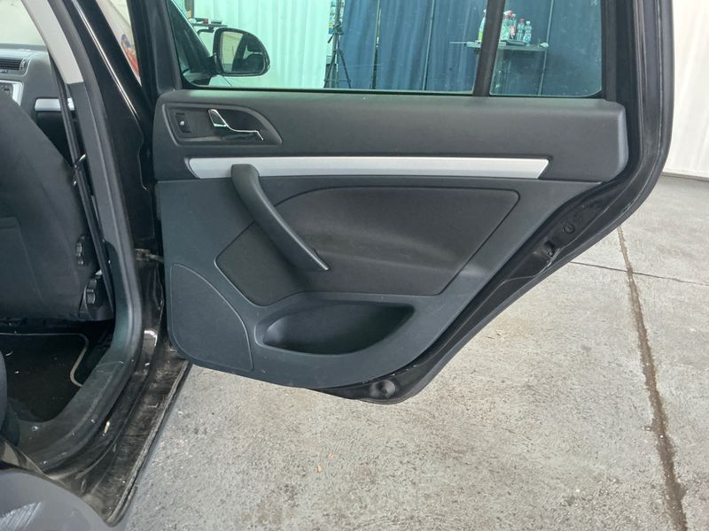 Skoda Octavia 2.0 TDI Scout 4x4 2011 – снимка 27
