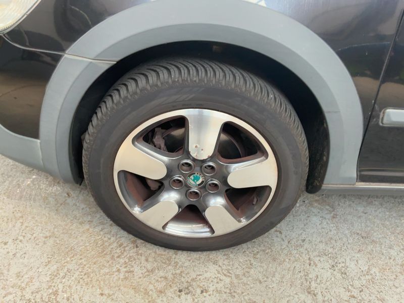 Skoda Octavia 2.0 TDI Scout 4x4 2011 – снимка 3