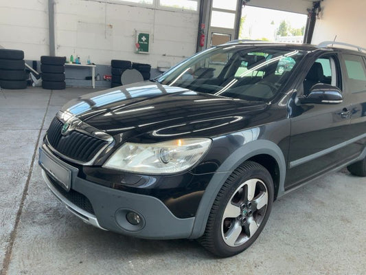 Skoda Octavia 2.0 TDI Scout 4x4 2011 – снимка 2