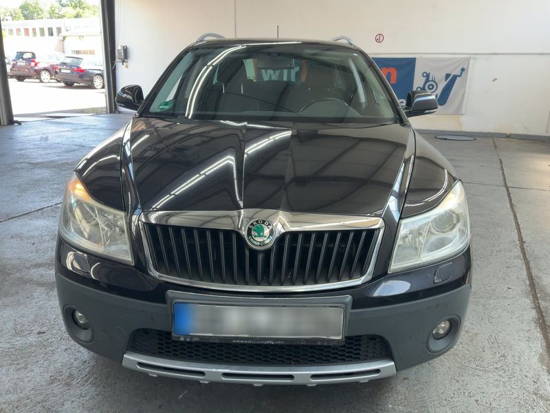Skoda Octavia 2.0 TDI Scout 4x4 2011 – снимка 14