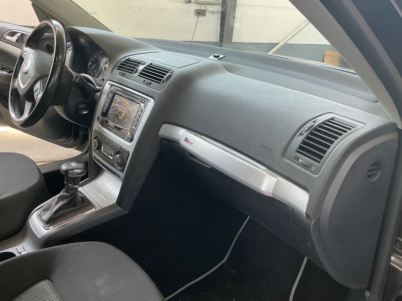 Skoda Octavia 2.0 TDI Scout 4x4 2011 – снимка 29