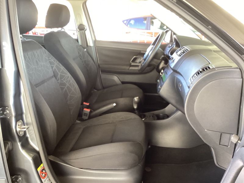 Skoda Fabia 1.6 TDI Family 2011 – снимка 16