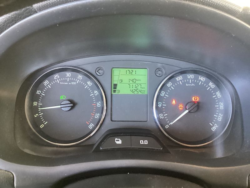 Skoda Fabia 1.6 TDI Family 2011 – снимка 18