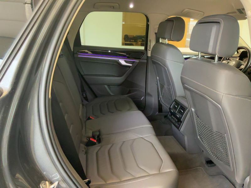 Volkswagen Touareg 3.0 V6 TDI Atmosphere 4Motion 2021 – снимка 19