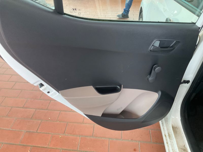 Hyundai i10 1.0 Basis 2017 – снимка 23