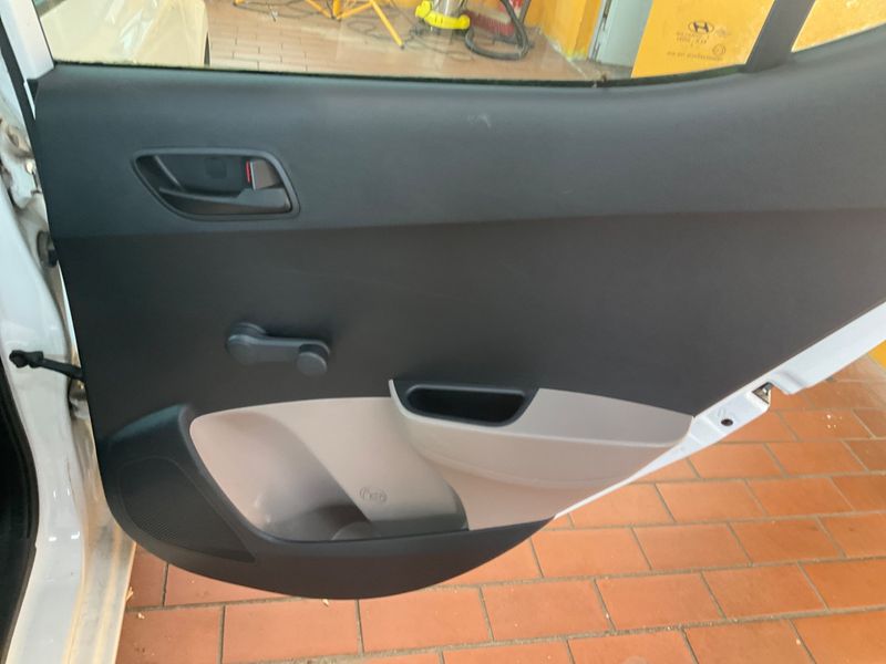 Hyundai i10 1.0 Basis 2017 – снимка 25