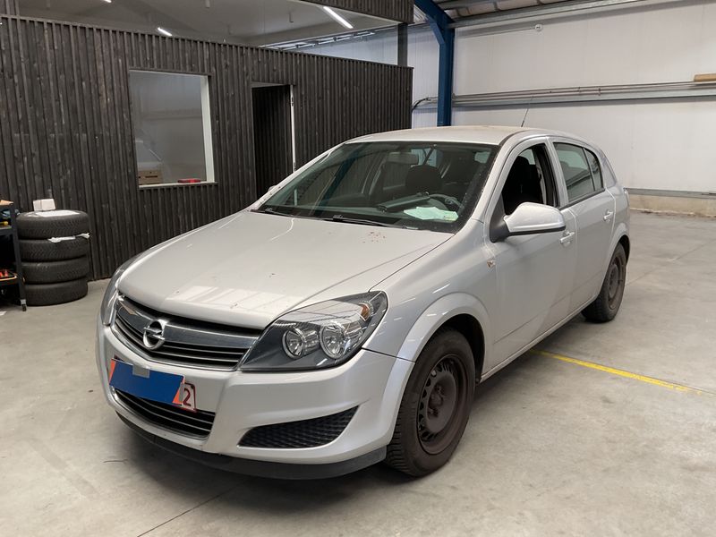 Opel Astra 1.7 CDTI 150 Jahre Opel 2012 – снимка 1