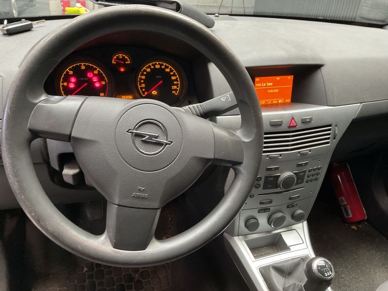 Opel Astra 1.7 CDTI 150 Jahre Opel 2012 – снимка 4