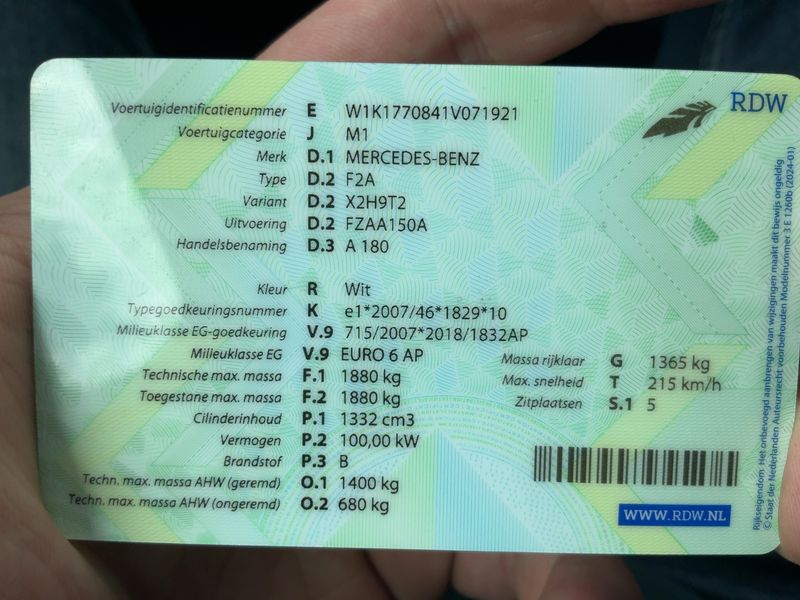 Mercedes-Benz A-Klasse A 180 AMG Line 2021 – снимка 20