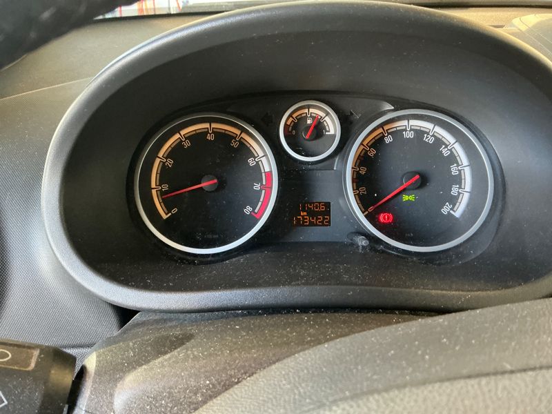 Opel Corsa 1.4 Satellite 2010 – снимка 4