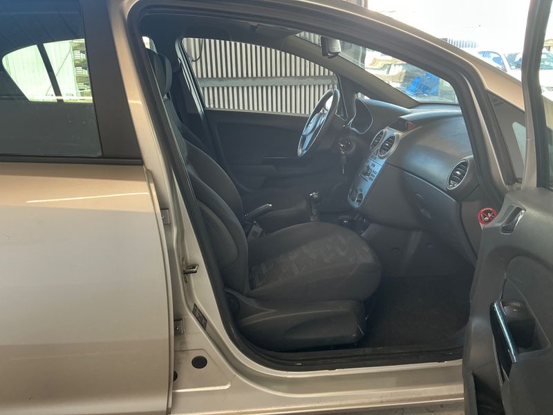 Opel Corsa 1.4 Satellite 2010 – снимка 3