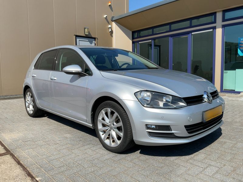Volkswagen Golf VII 1.6 TDI Highline BlueMotion Tech 2015 – снимка 12