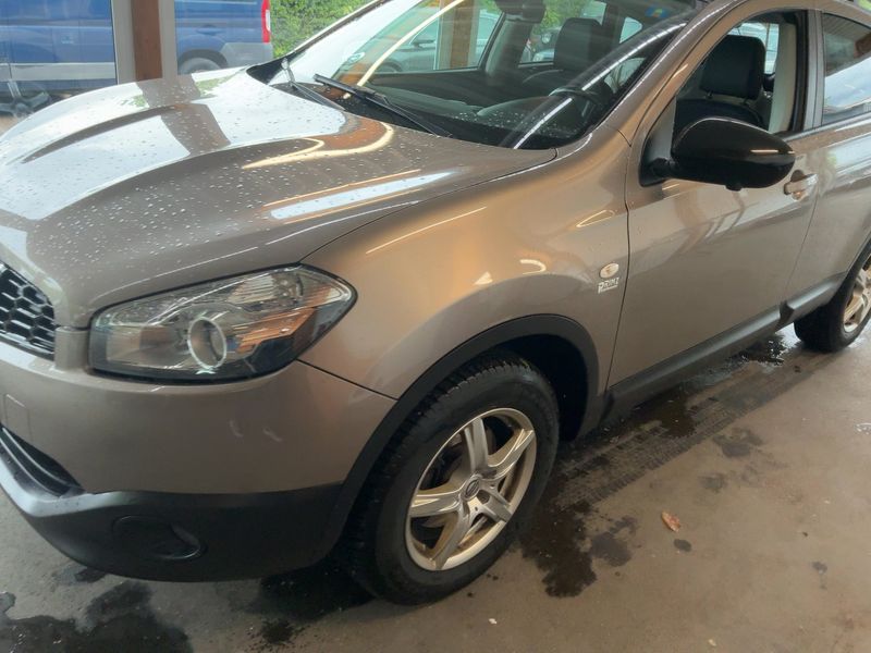 Nissan Qashqai 2.0 dCi 360 4x4 2013 – снимка 2