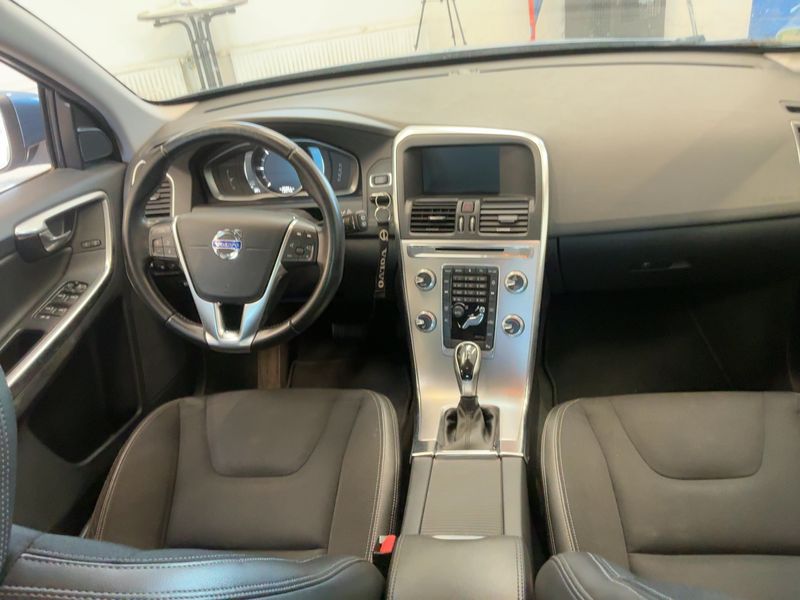 Volvo XC60 2.0 D4 Momentum 2WD 2017 – снимка 18