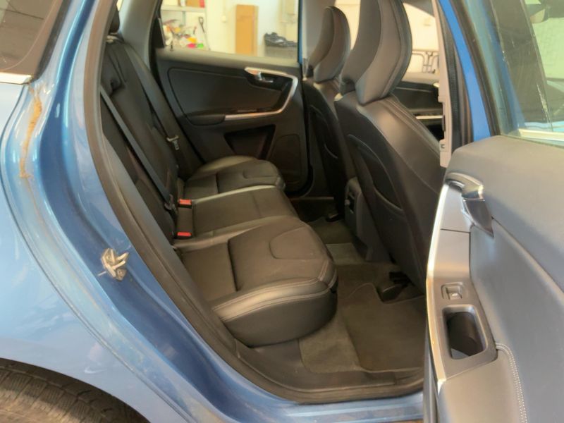 Volvo XC60 2.0 D4 Momentum 2WD 2017 – снимка 20
