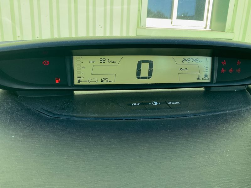 Citroen C4 1.6 HDi Confort 2008 – снимка 4
