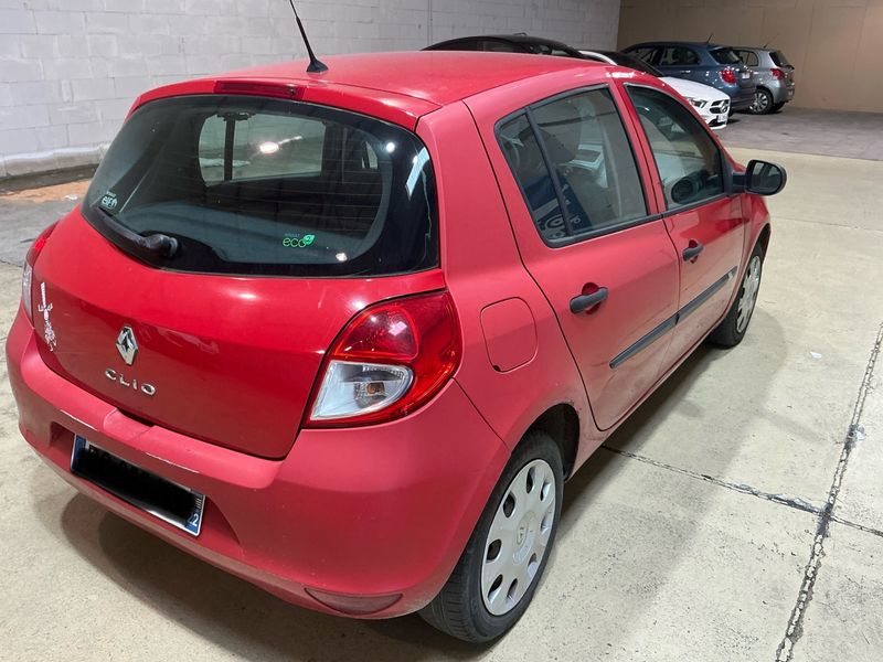 Renault Clio 1.5 dCi Authentique 2010 – снимка 2