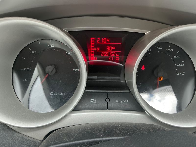 Seat Ibiza 1.6 TDI Stylance / Style 2010 – снимка 4