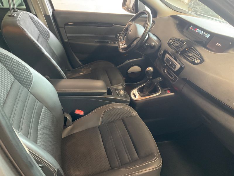 Renault Grand Scenic 1.6 dCi BOSE Edition 2015 – снимка 3