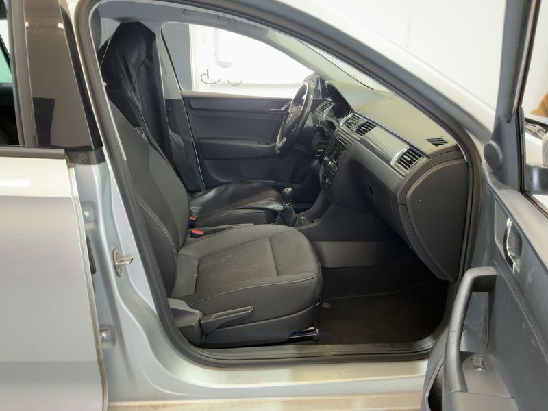 Skoda Rapid Spaceback 1.6 TDI 2015 – снимка 11
