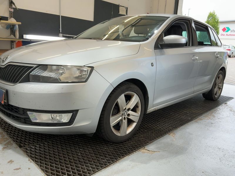Skoda Rapid Spaceback 1.6 TDI 2015 – снимка 2